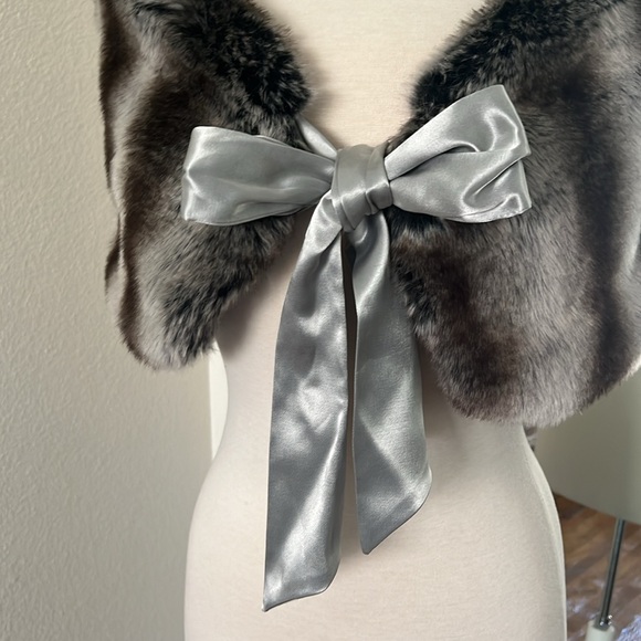 Beau Bois Fabulous Faux Fur Wrap with Beautiful Satin Tie. Completely Lined - Picture 2 of 5